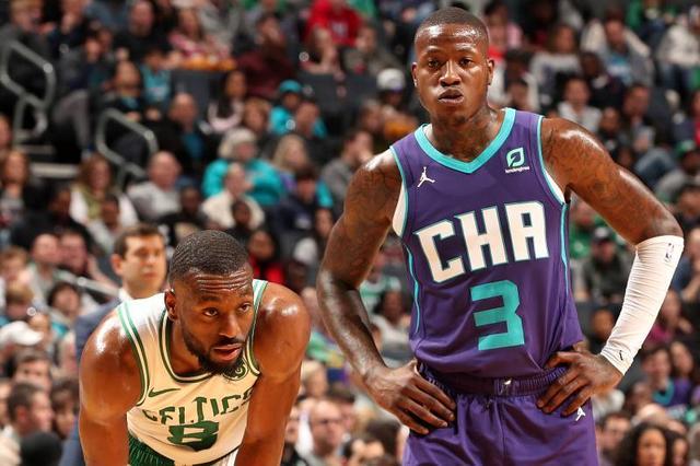 随即以两枚 随即以两枚